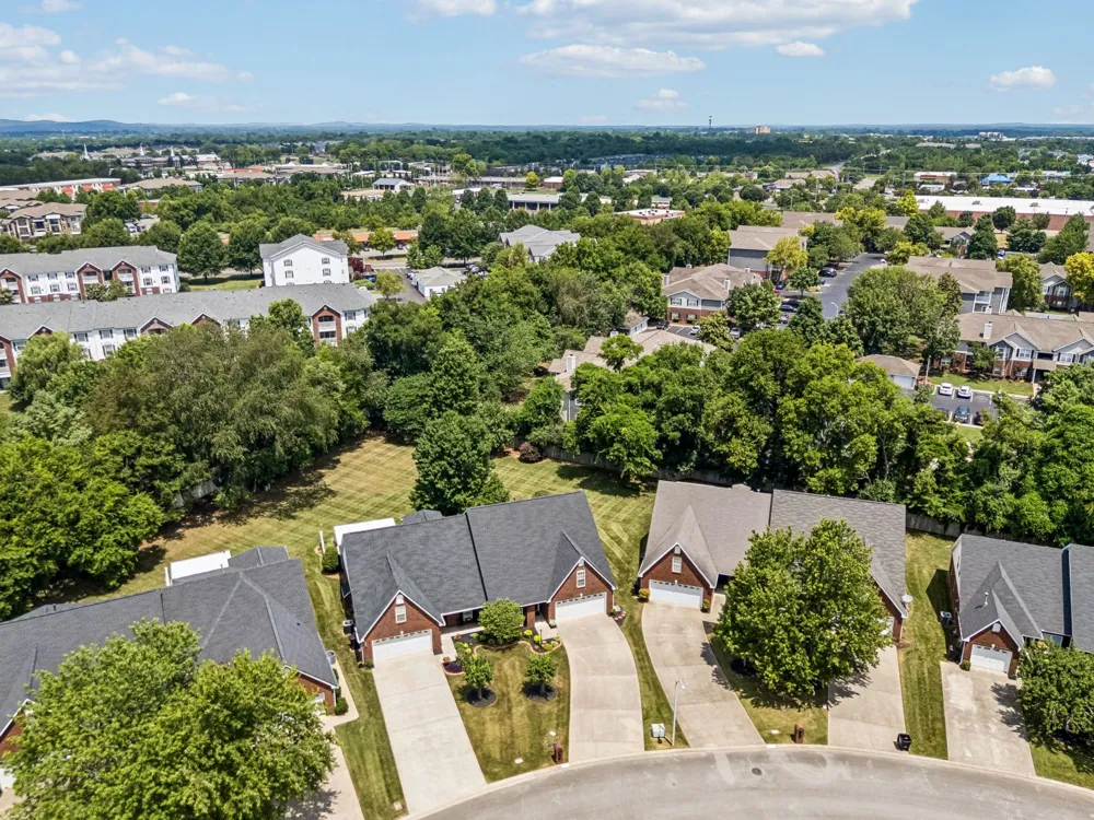 2833 Stonehedge Dr Murfreesboro, TN 37128