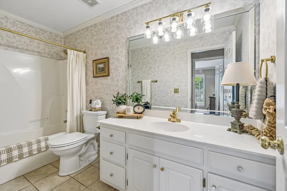 2833 Stonehedge Dr Murfreesboro, TN 37128