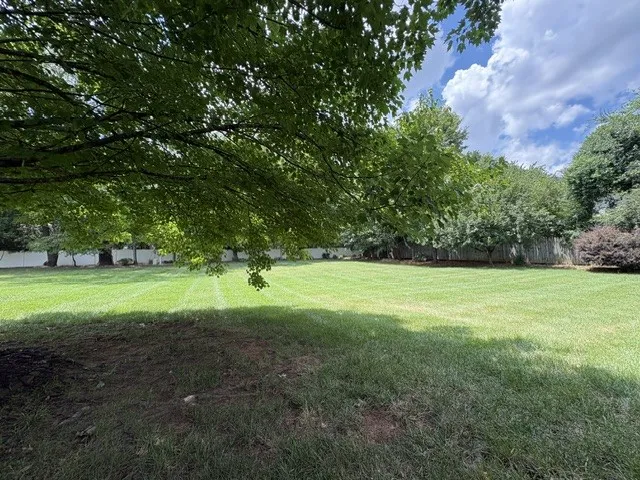 2833 Stonehedge Dr Murfreesboro, TN 37128