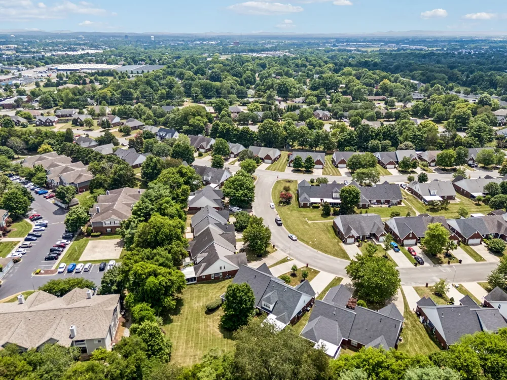2833 Stonehedge Dr Murfreesboro, TN 37128
