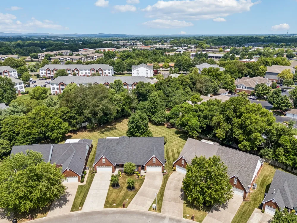 2833 Stonehedge Dr Murfreesboro, TN 37128