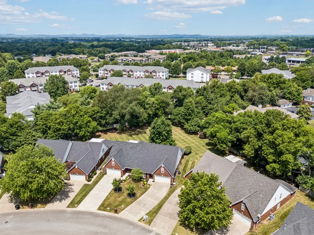 2833 Stonehedge Dr Murfreesboro, TN 37128