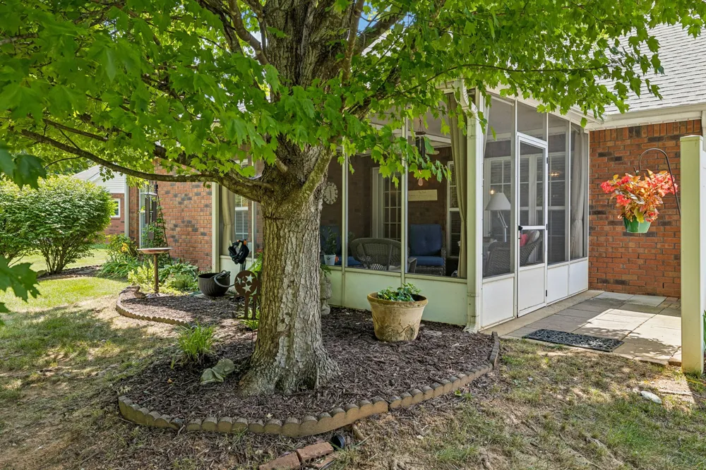2833 Stonehedge Dr Murfreesboro, TN 37128