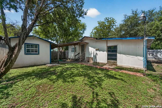 732 S San Eduardo Ave San Antonio, TX 78237
