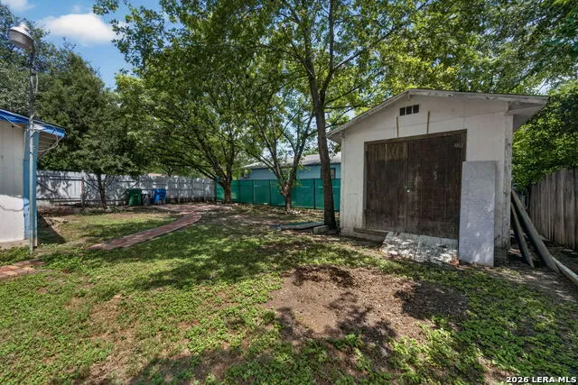 732 S San Eduardo Ave San Antonio, TX 78237
