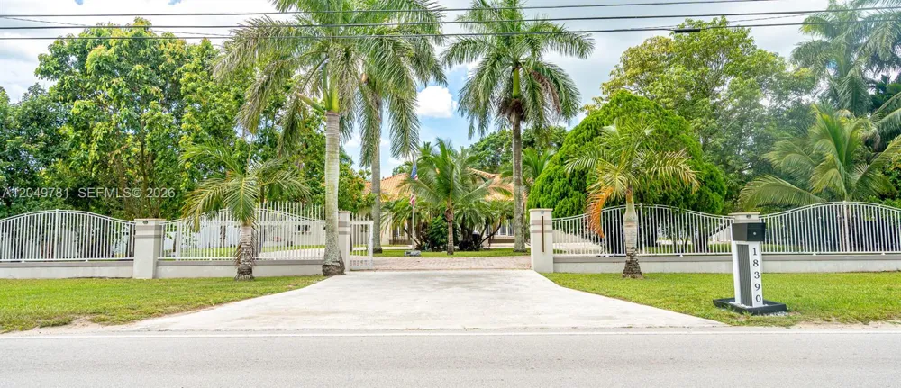 18390 SW 200th St Miami, FL 33187