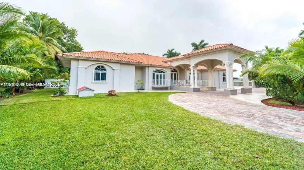 18390 SW 200th St Miami, FL 33187