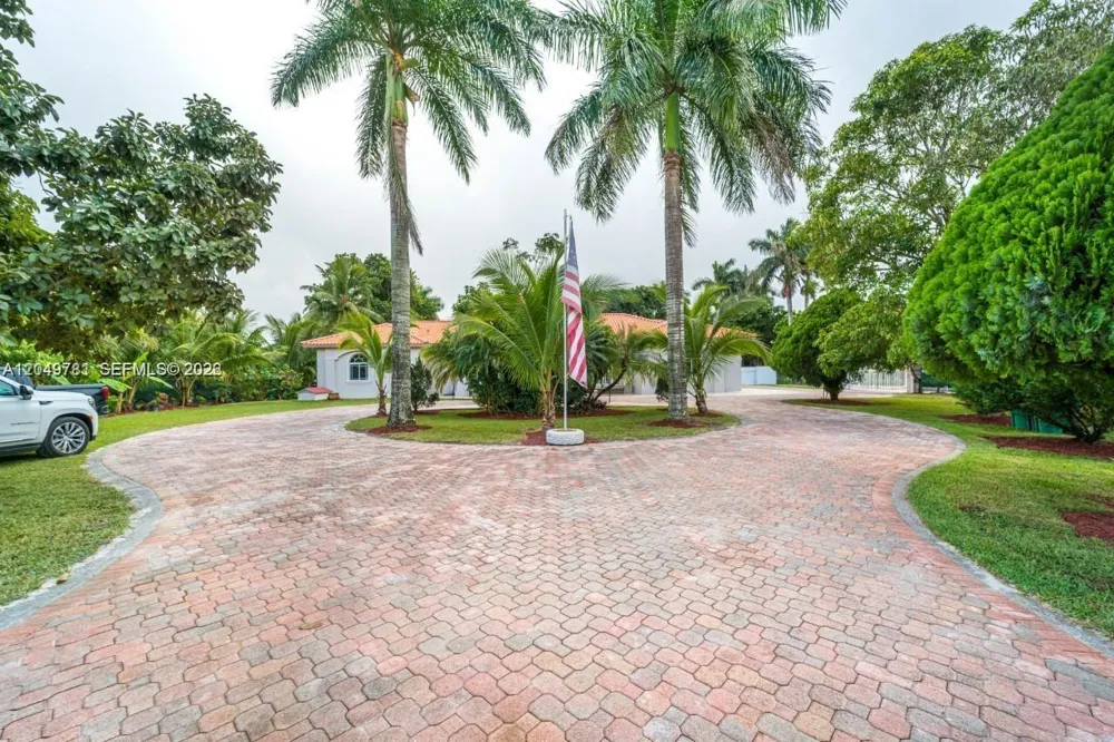 18390 SW 200th St Miami, FL 33187