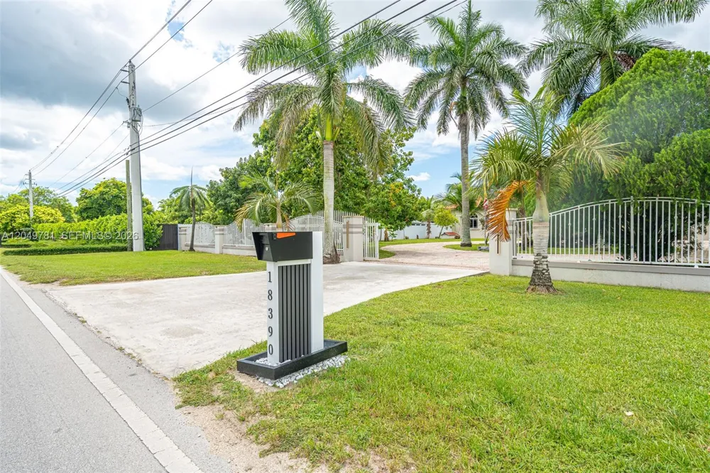 18390 SW 200th St Miami, FL 33187