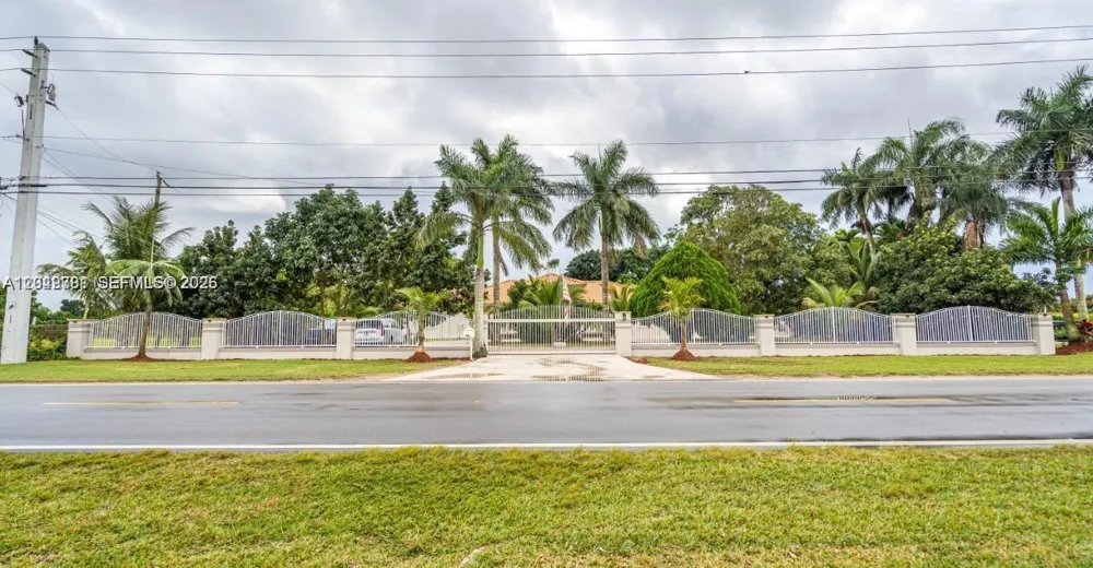 18390 SW 200th St Miami, FL 33187