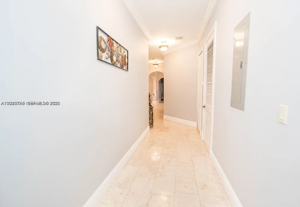 18390 SW 200th St Miami, FL 33187