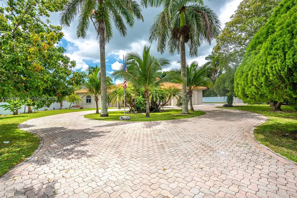 18390 SW 200th St Miami, FL 33187