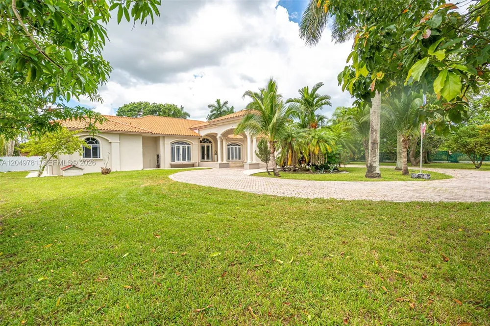 18390 SW 200th St Miami, FL 33187
