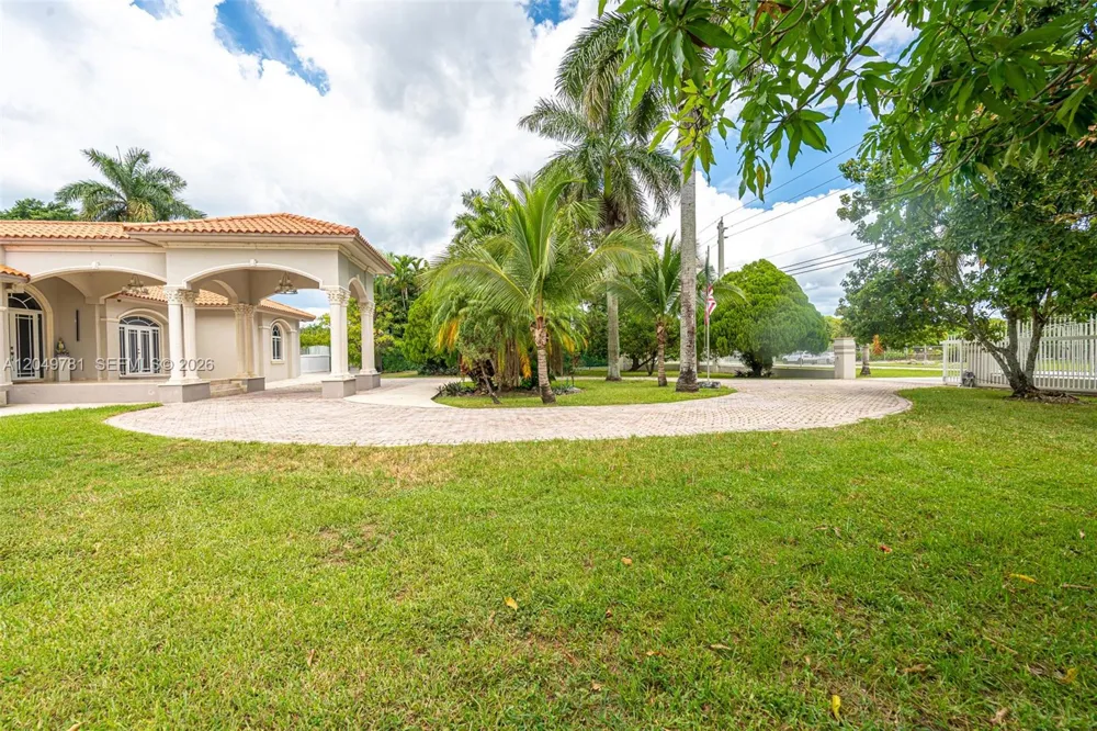 18390 SW 200th St Miami, FL 33187