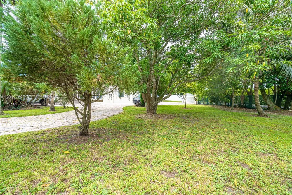 18390 SW 200th St Miami, FL 33187