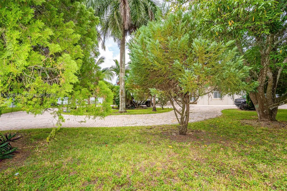 18390 SW 200th St Miami, FL 33187