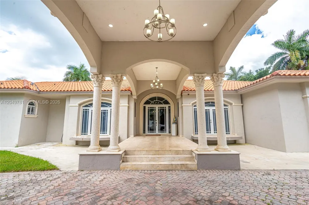 18390 SW 200th St Miami, FL 33187