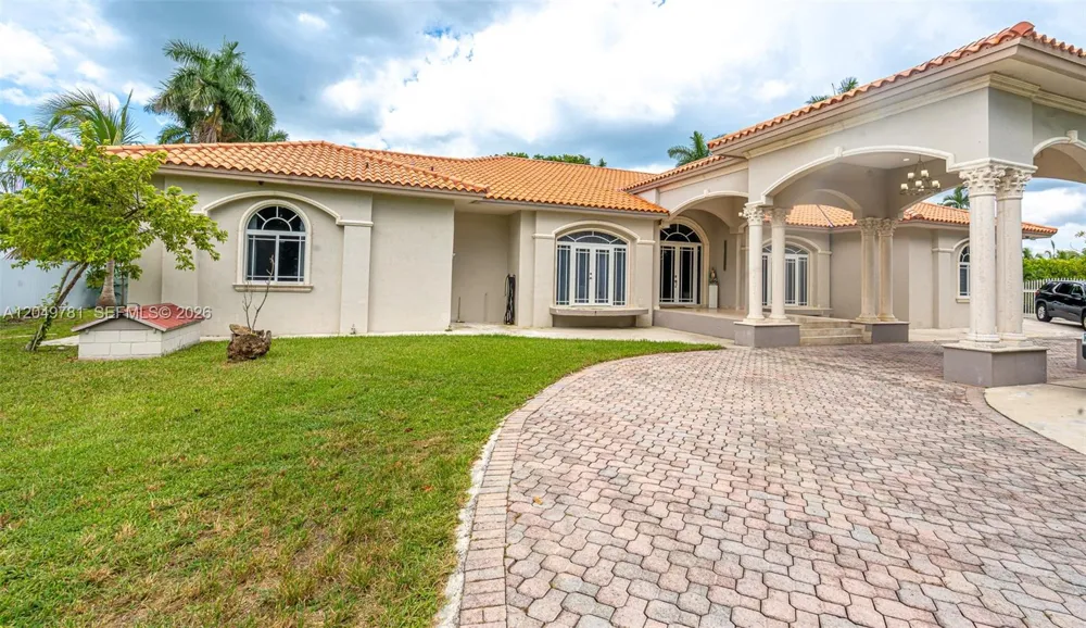18390 SW 200th St Miami, FL 33187