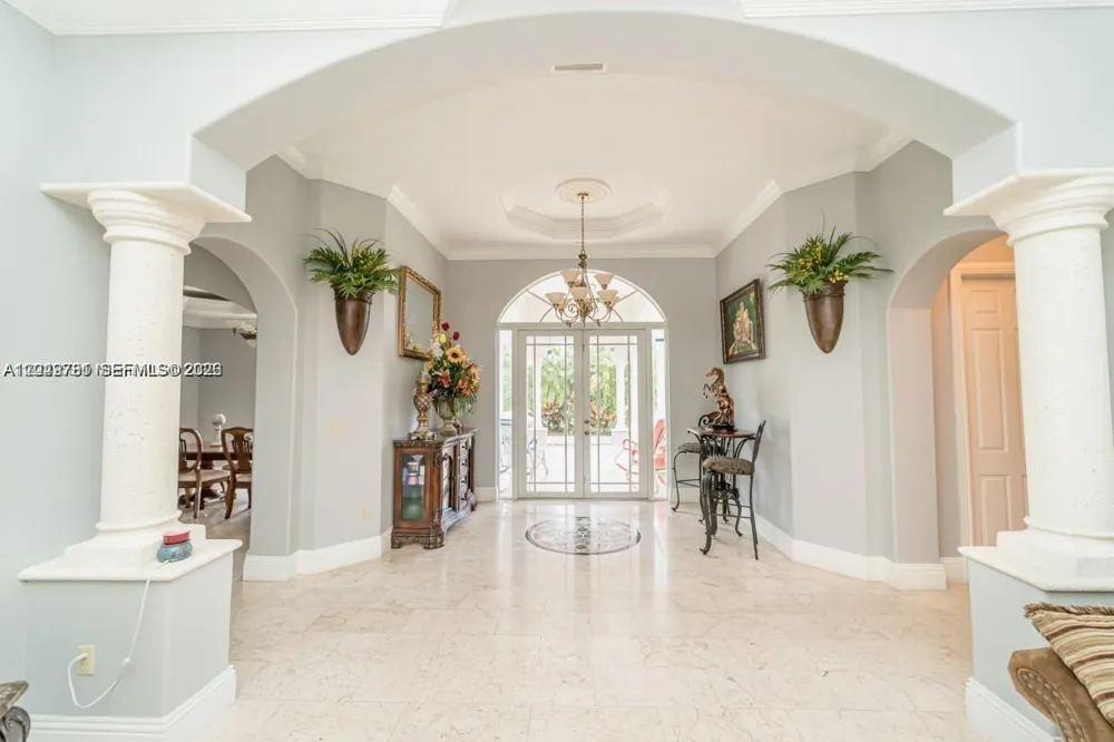 18390 SW 200th St Miami, FL 33187