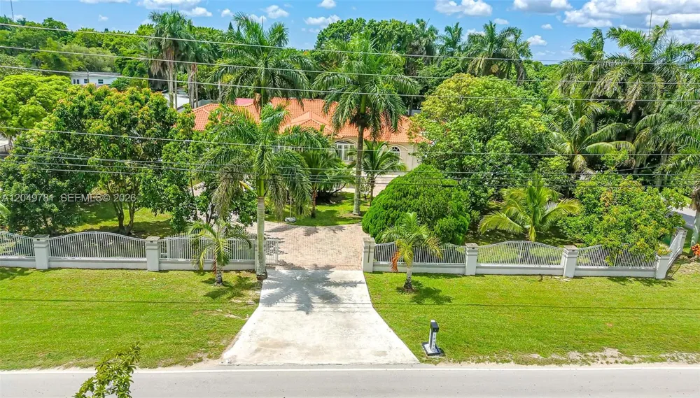 18390 SW 200th St Miami, FL 33187