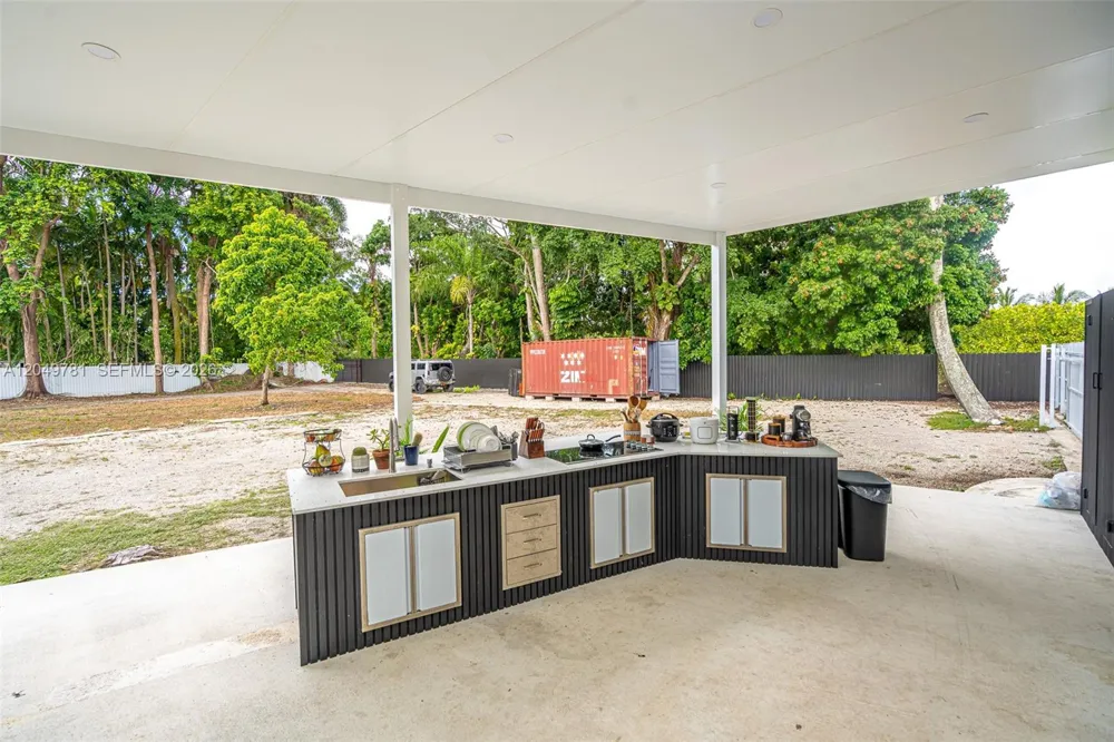 18390 SW 200th St Miami, FL 33187