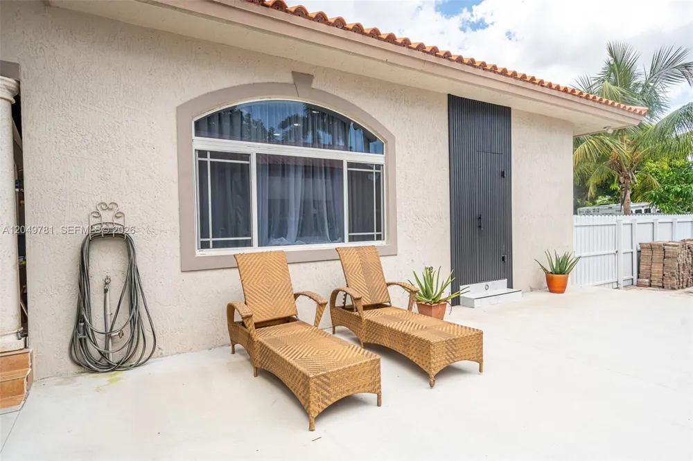 18390 SW 200th St Miami, FL 33187