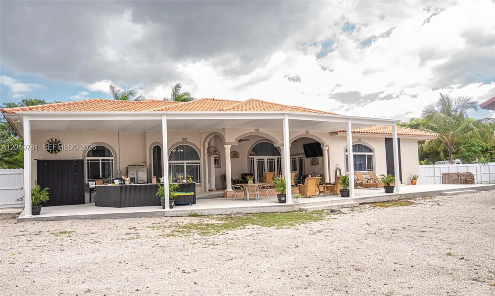 18390 SW 200th St Miami, FL 33187