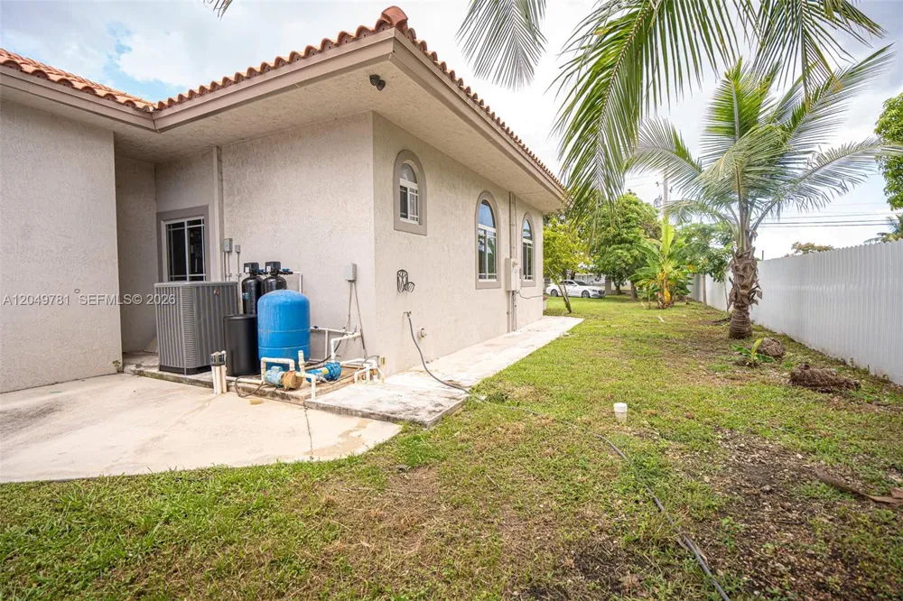 18390 SW 200th St Miami, FL 33187