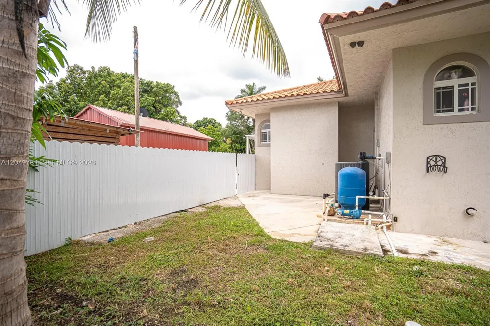 18390 SW 200th St Miami, FL 33187