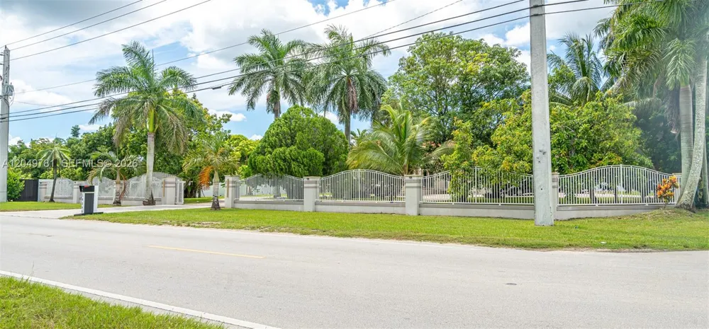 18390 SW 200th St Miami, FL 33187