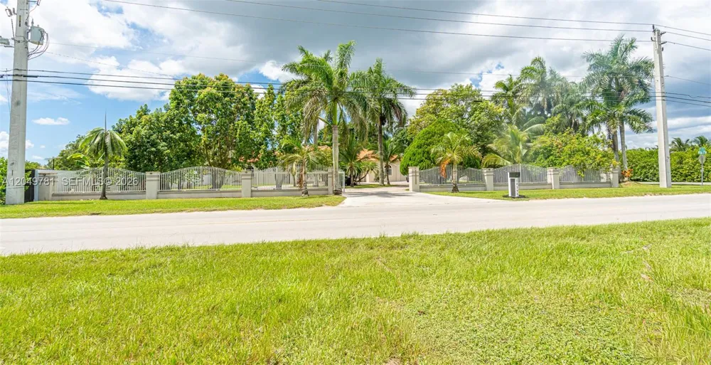 18390 SW 200th St Miami, FL 33187