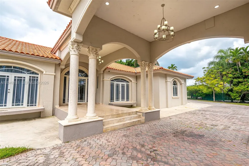18390 SW 200th St Miami, FL 33187