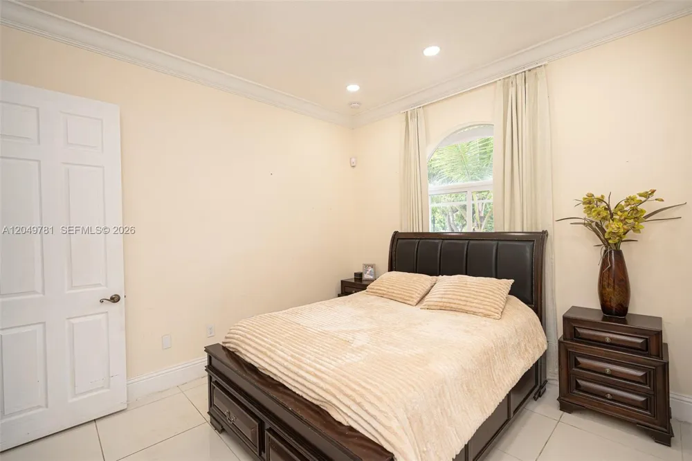 18390 SW 200th St Miami, FL 33187