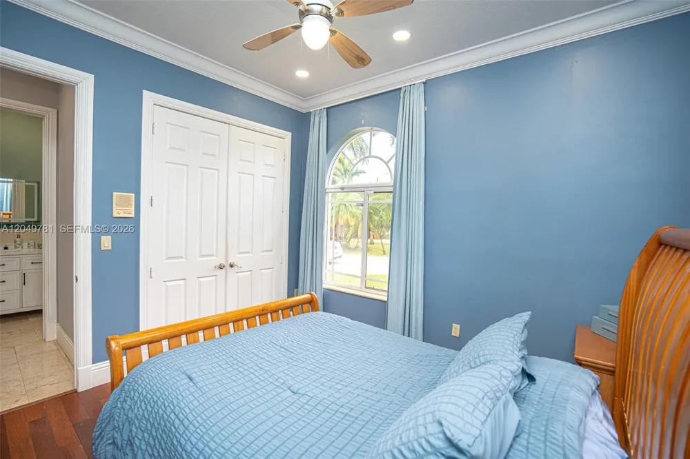 18390 SW 200th St Miami, FL 33187