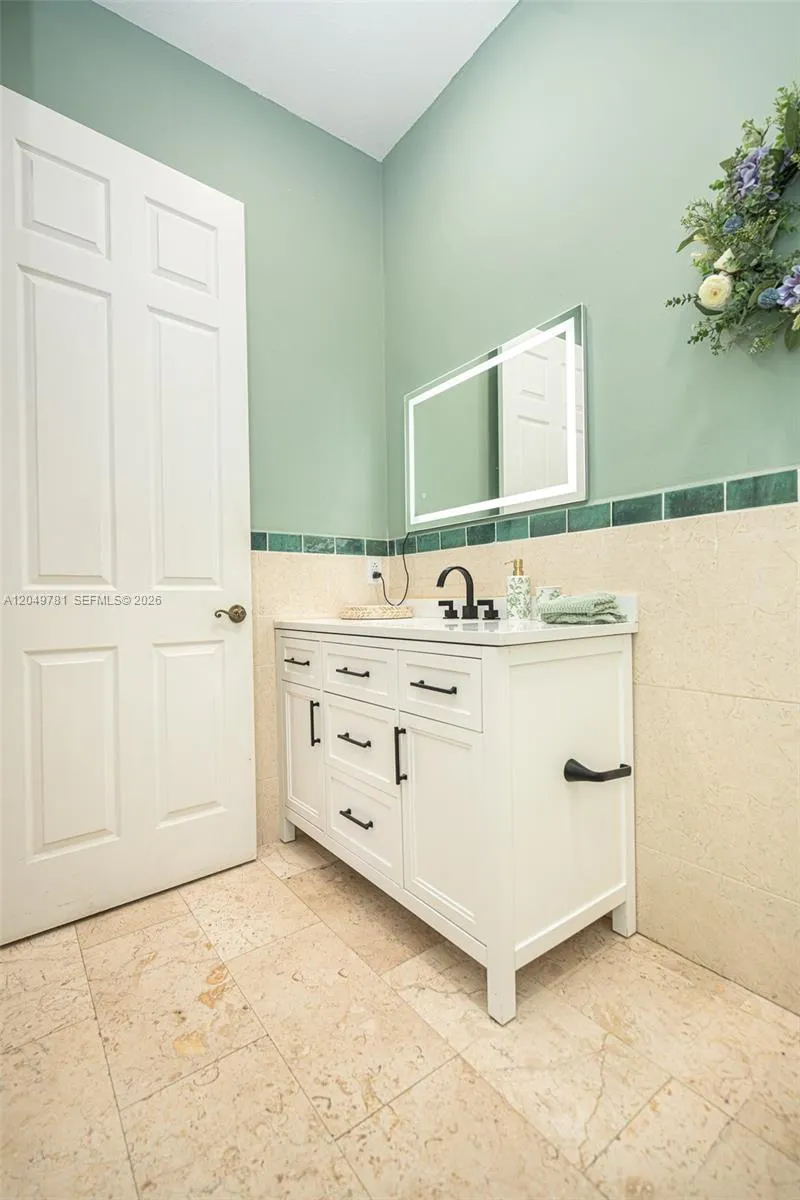 18390 SW 200th St Miami, FL 33187