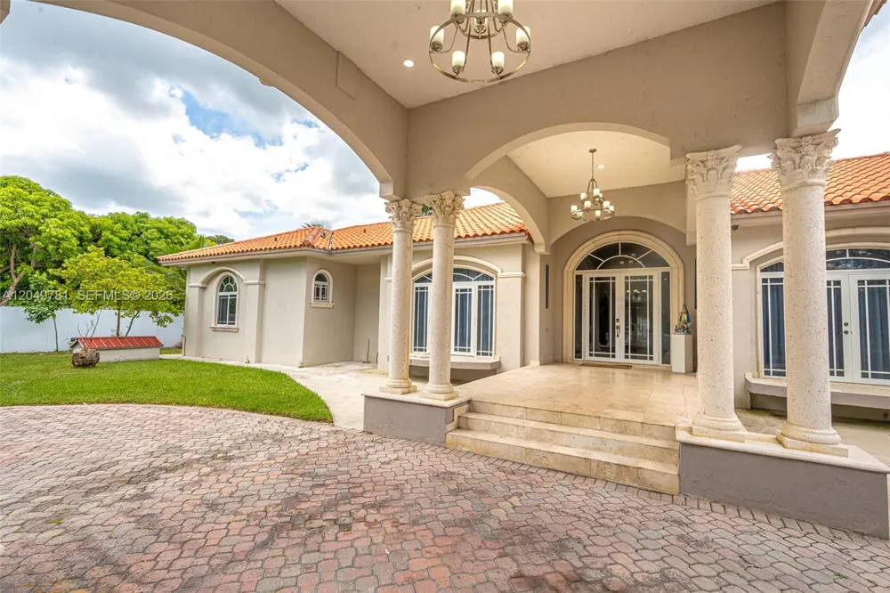 18390 SW 200th St Miami, FL 33187