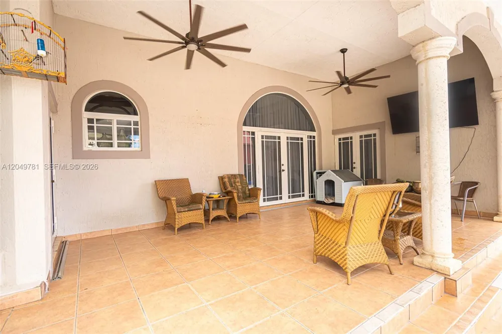 18390 SW 200th St Miami, FL 33187