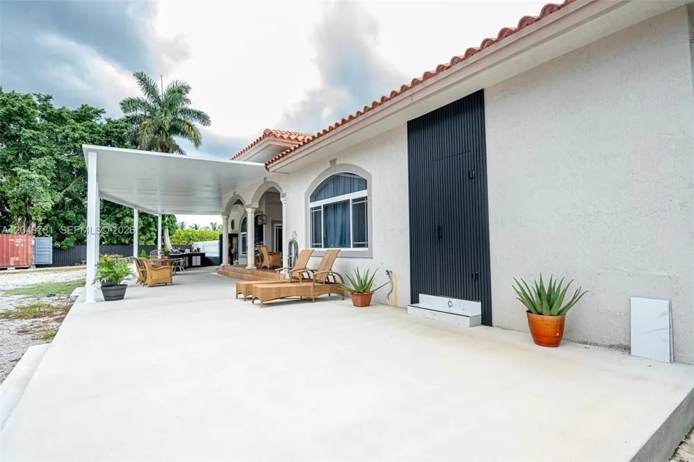 18390 SW 200th St Miami, FL 33187