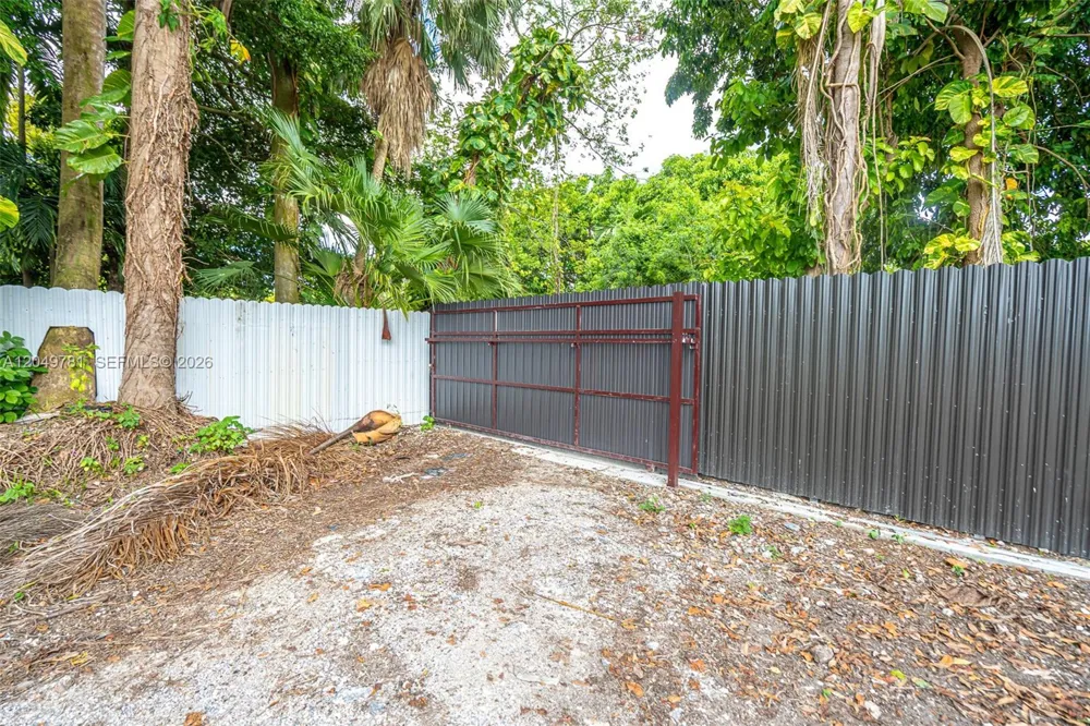 18390 SW 200th St Miami, FL 33187