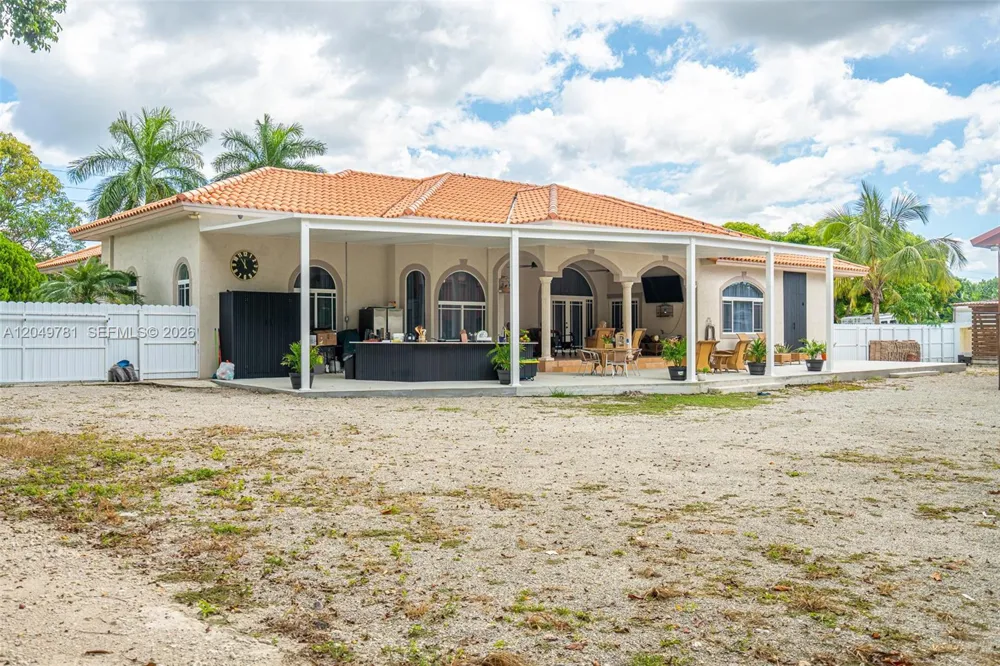 18390 SW 200th St Miami, FL 33187