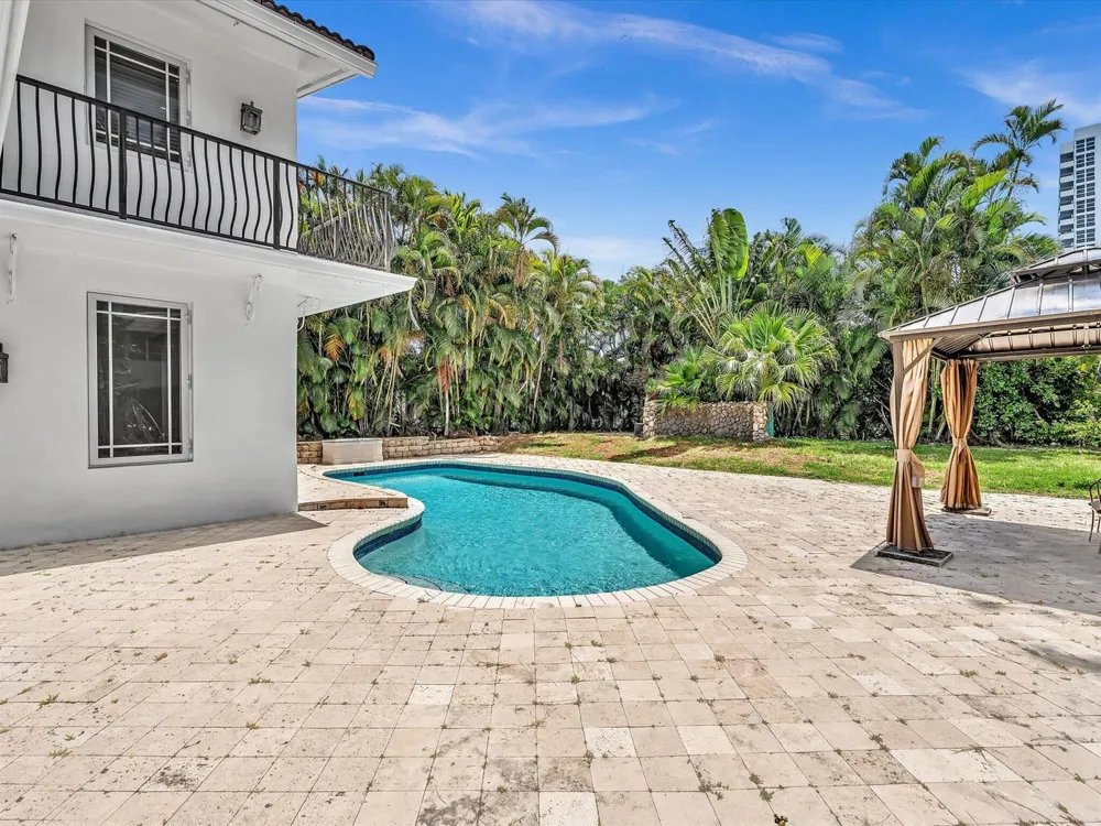518 Riverside Drive Pompano Beach, FL 33062