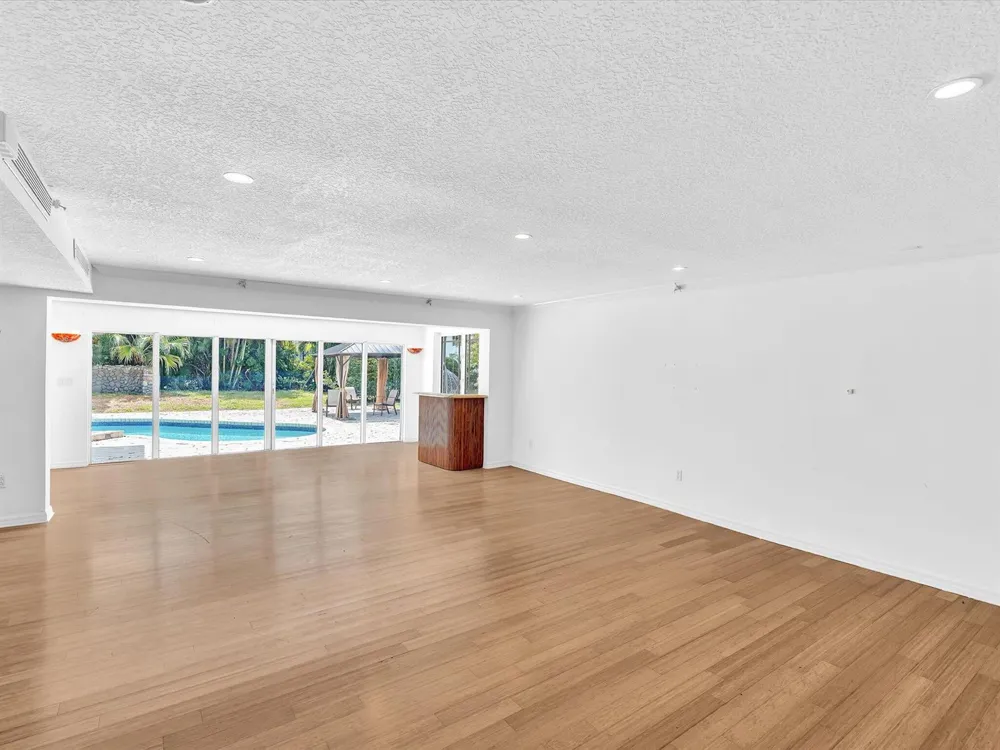 518 Riverside Drive Pompano Beach, FL 33062