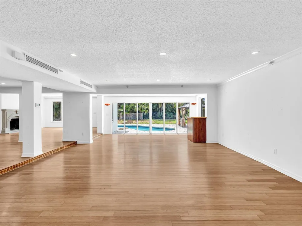 518 Riverside Drive Pompano Beach, FL 33062