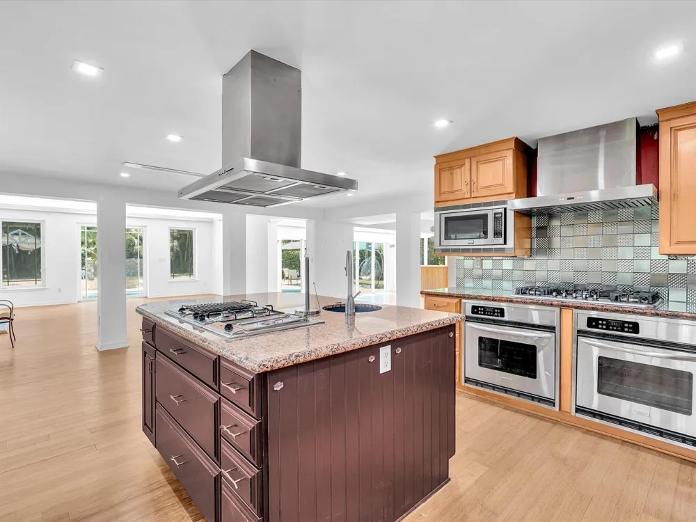 518 Riverside Drive Pompano Beach, FL 33062