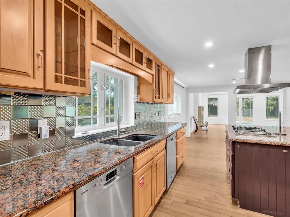 518 Riverside Drive Pompano Beach, FL 33062