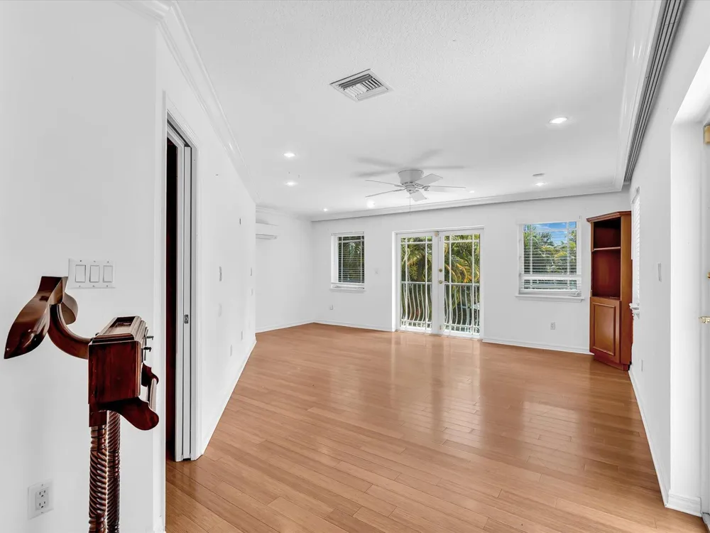 518 Riverside Drive Pompano Beach, FL 33062