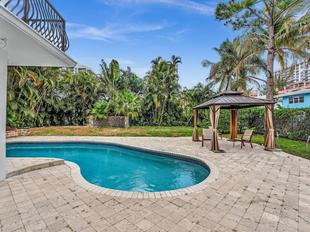 518 Riverside Drive Pompano Beach, FL 33062