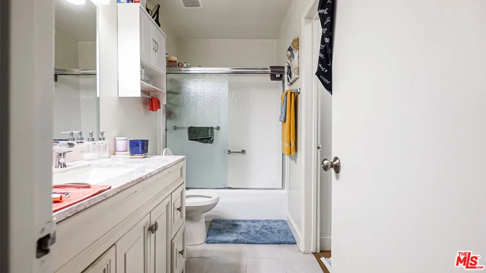 6151 Canterbury Drive #103 Culver City, CA 90230