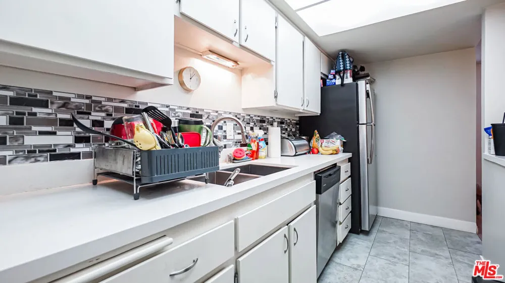 6151 Canterbury Drive #103 Culver City, CA 90230