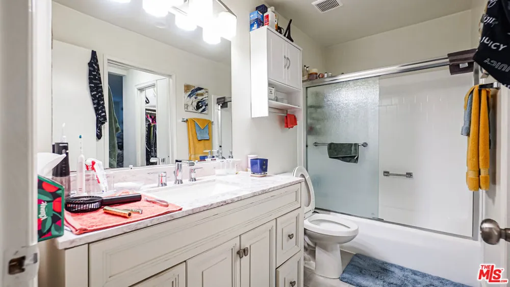 6151 Canterbury Drive #103 Culver City, CA 90230